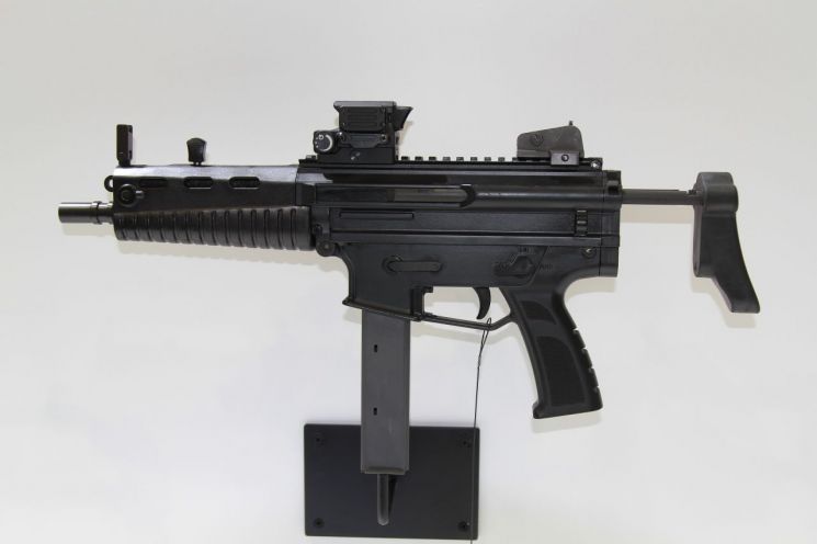 S&T 모티브의 XK9C와 XK9C 9mm 기관단총