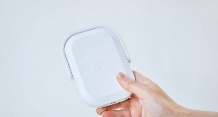 KT, 살균기능 탑재..무선 충전기 선봬