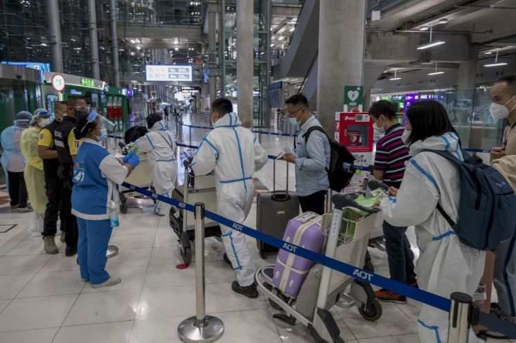 한국發 입국금지 56개국으로 줄어…입국제한 속속 완화