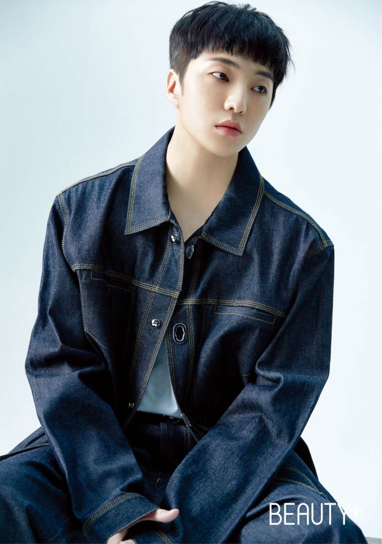 시크한 눈빛의 무결점 비주얼, 강승윤