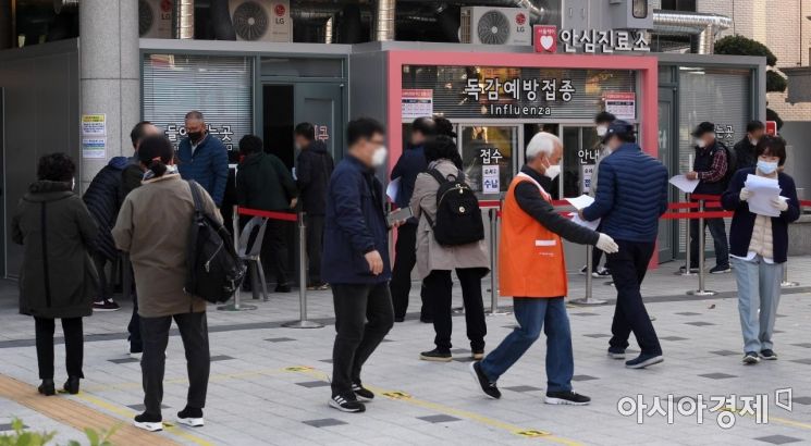 [포토] 정부, 오늘부터 만 61세~69세 무료 접종 재개
