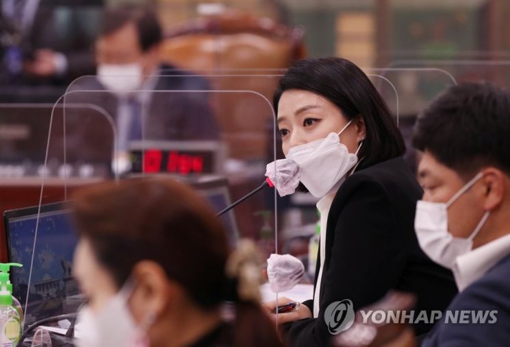 배현진 국민의힘 의원이 15일 국회에서 열린 문화체육관광위원회의 대한체육회 등에 대한 국정감사에서 질의하고 있다./사진=연합뉴스