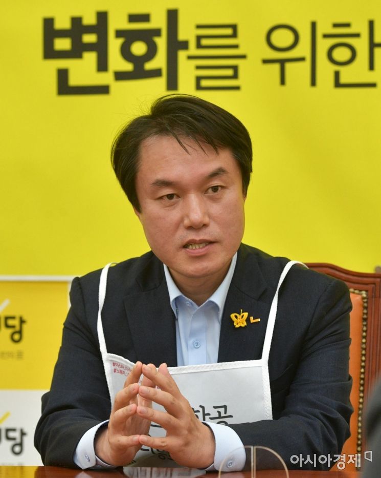 김종철 정의당 대표 "소득보험·생애주기별 기본자산…민주당, 검찰개혁 하나로 퉁치려 한다"