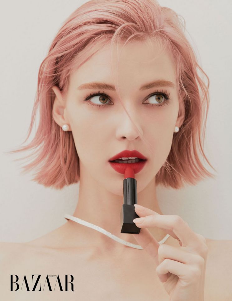 스테파니 미초바, 드라마틱한 변신