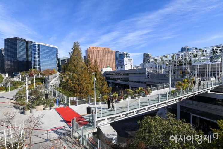 [포토]'서울로7017-구 서울역사 옥상 보행로 개통'