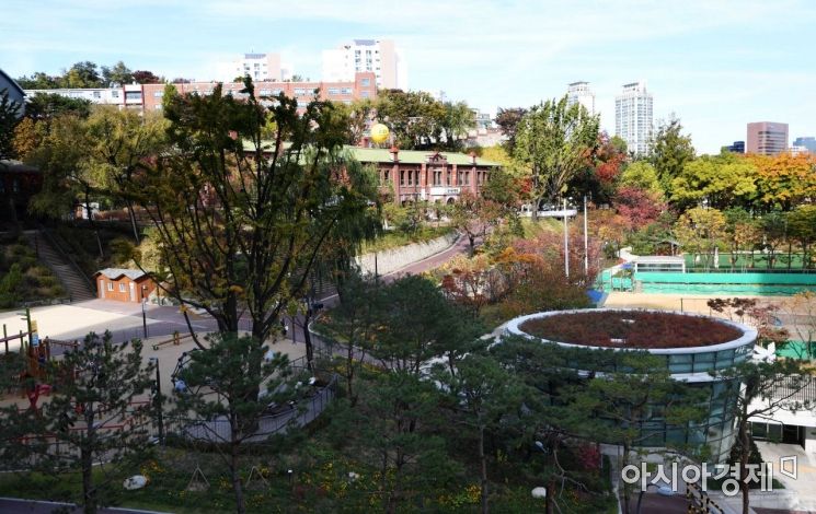 [하루만보]우리 근현대사를 한숨에 느끼는 길…충정로역