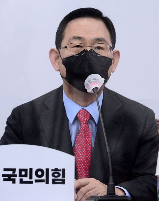 주호영 “文대통령, 빚쟁이 국가만 되지 않게 해달라”