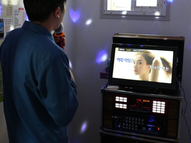 전북 전주교도소에 설치된 '심신 치유실'(노래방 및 게임기).사진=전주교도소 제공