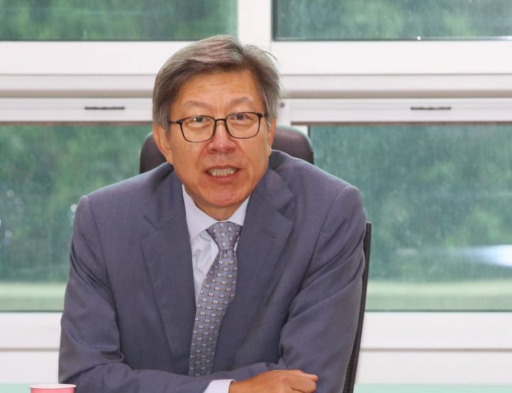 "지금은 힘 합칠 때" 김종인 퇴진론 반박한 박형준·장제원