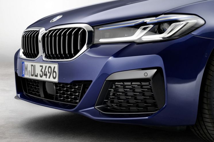 BMW 뉴 5시리즈 헤드램프