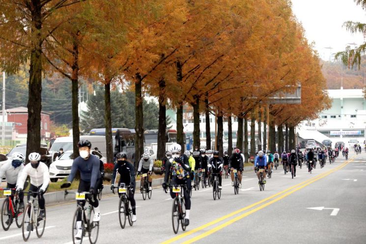 안동시, 자전거 마라톤 '제1회 안동호반 그란폰도'…1000명 라이더 몰려 