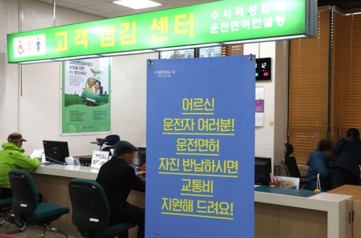 증가하는 65세 이상 '고령 운전자' 사고, 해법없나