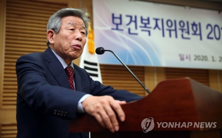 유인태 "추미애, 그런 글 SNS에 올리는 건 경박해"