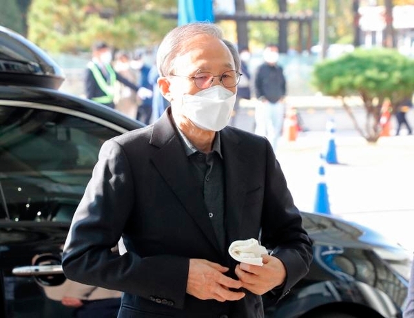 "새빨간 거짓말입니다", "천만의 말씀입니다" 이명박·박근혜 '얄궂은 운명' [한승곤의 정치수첩]