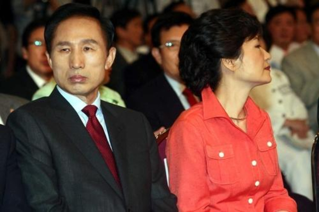 "새빨간 거짓말입니다", "천만의 말씀입니다" 이명박·박근혜 '얄궂은 운명' [한승곤의 정치수첩]