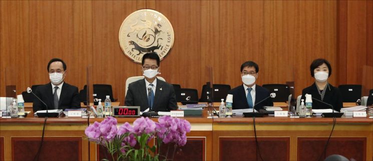 "김정은 140kg지만 건강해…北화학전 부대 첫 공개"(종합)