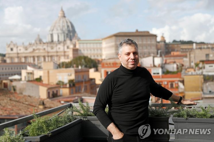 논란을 일으킨 다큐멘터리를 만든 에브게니 아피네예브스키 감독. [이미지출처=연합뉴스]