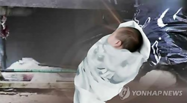 최근 숨진 아이를 몰래 버리는 영아 유기 범죄가 끊이지 않고 있다. 사진은 기사 중 특정 표현과 무관. [이미지출처=연합뉴스]