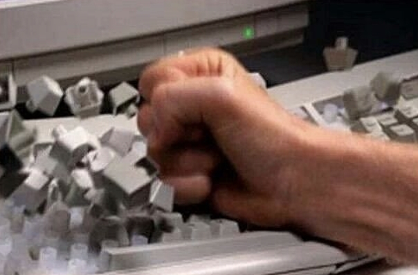 [신조어사전] 샷건 - 분노 폭발에 키보드 던지며 화풀이