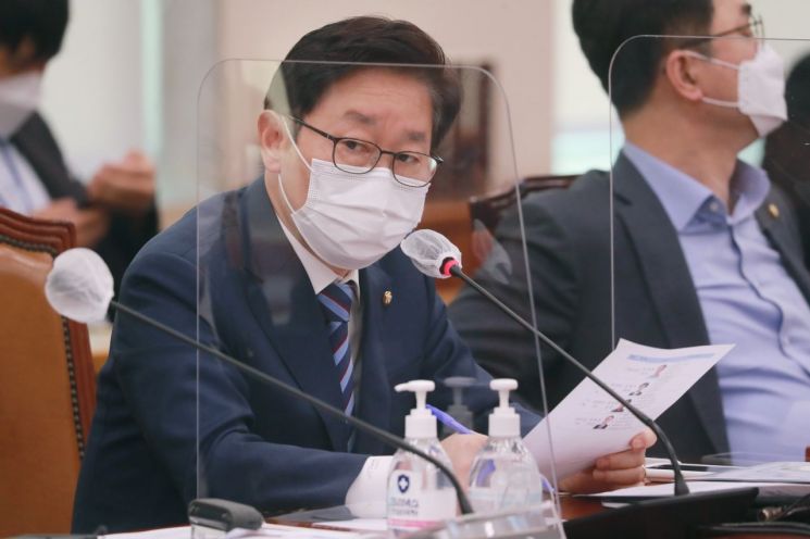 "또 무법 장관이냐" 조국·추미애·박범계…靑 법무장관 내정 줄줄이 위법 의혹