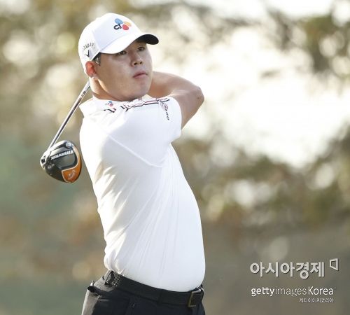 김시우가 휴스턴오픈 첫날 12번홀에서 티 샷을 날리고 있다. 휴스턴(美 텍사스주)=Getty images/멀티비츠