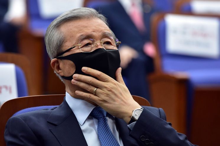 안철수 "국힘은 비호감, 야권 재편 필요해"…'시민후보론' 탄력 받을까