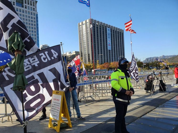 코로나19 덮친 광화문 광장…치열한 일상의 기록