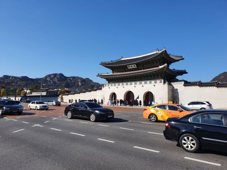 코로나19 덮친 광화문 광장…치열한 일상의 기록