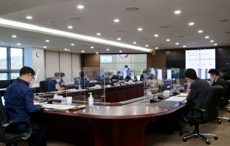 한국동서발전은 9일 박일준 사장 주재로 '뉴딜 추진단 회의'를 열고 3분기까지의 추진 상황을 점검했다.(사진제공=한국동서발전)