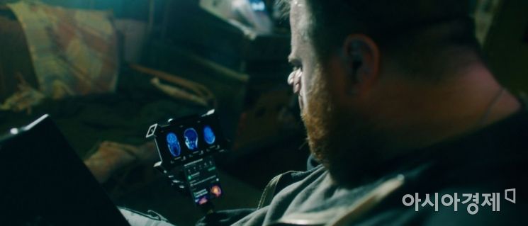 마이클 베이 신작 '송버드' 예고편에 등장한 LG 윙