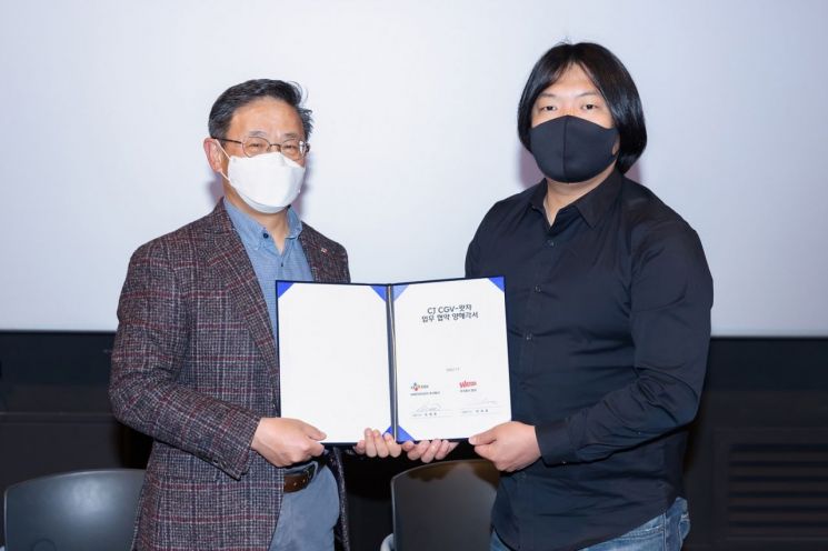 CJ CGV 최병환 대표(왼쪽)와 왓챠 박태훈 대표