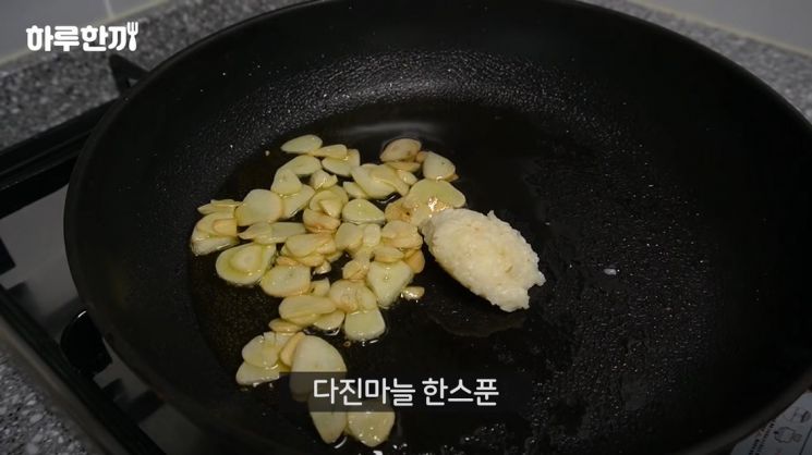 궗吏 = 쑀뒠釉 '븯猷⑦븳겮' 쁺긽솕硫 罹≪퀜