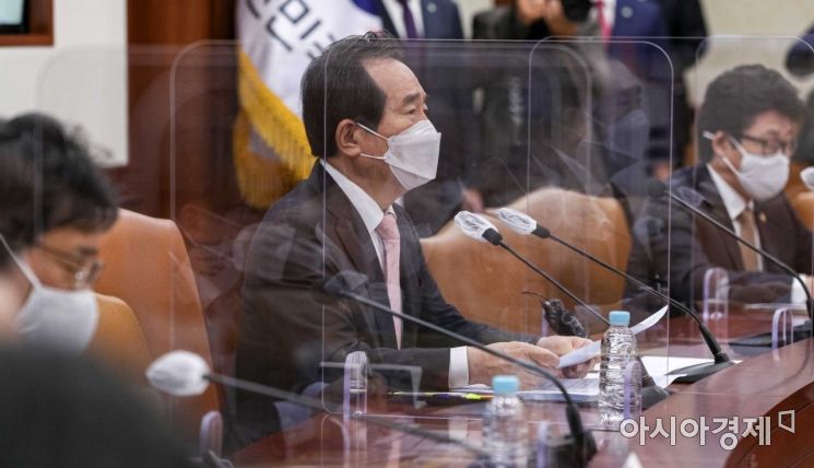 정세균 국무총리가 12일 서울 종로구 정부서울청사에서 열린 국정현안점검회의에 참석해 모두발언 하고 있다./강진형 기자aymsdream@