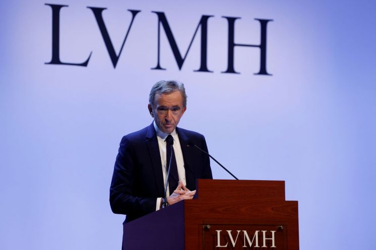 베르나르 아르노 LVMH 회장, 세계 부호 순위 2위 탈환