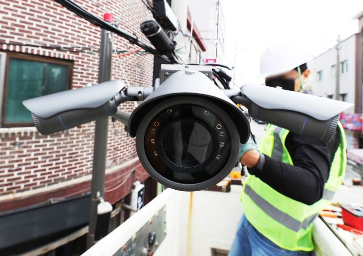 "내 안전 내가 지킨다"…현관문 앞·사무실 곳곳에 CCTV 설치 문의 폭증