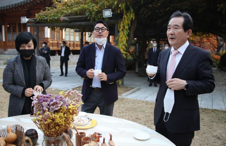 네이버·카카오 대표, 정세균 만나 "뽑을 개발자 없다…AI 인재 키워야"