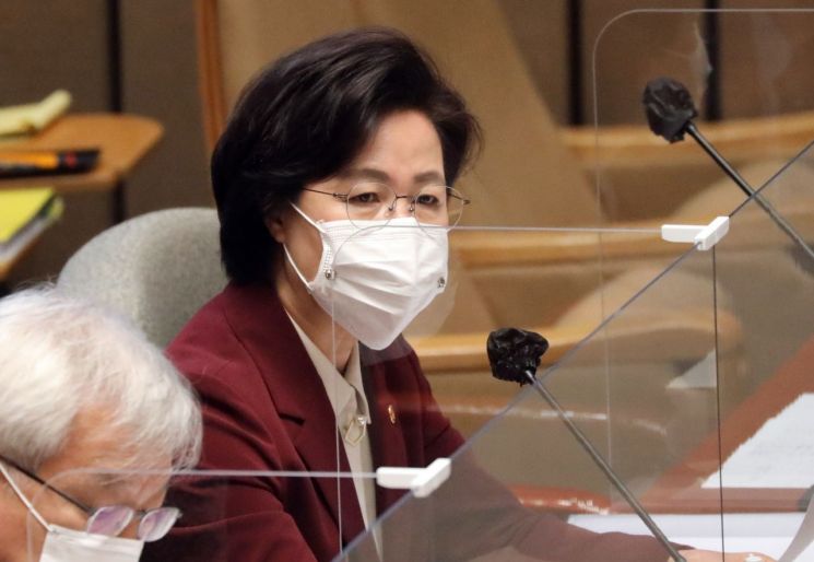 [종합] "MB '사법 방해죄' 같다" 秋 '비번 공개법' 역풍…시민단체도 비판