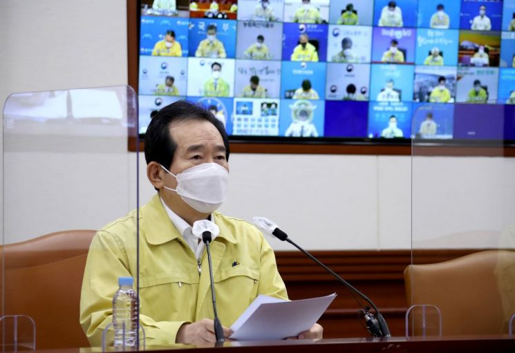 정세균 국무총리가 13일 정부서울청사에서 열린 신종 코로나바이러스 감염증(코로나19) 대응 중앙재난안전대책본부회의를 주재하고 있다.<이미지:연합뉴스>