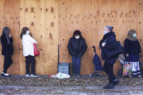 '이동식 영안실'까지 동원된 美·유럽…줄줄 새는 방역구멍