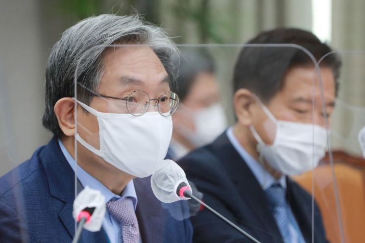 노영민 '가짜뉴스' 발언에, 진중권 "8·15 집회 주동자는 외국인이었나?"