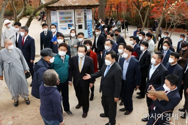 경주 불국사 전격 방문한 정세균 총리 … 방폐장 지원사업 등 현안 청취