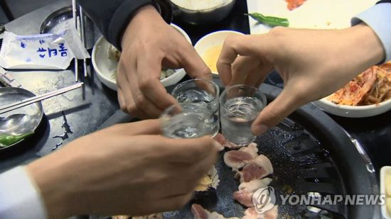 "부장님, 꼭 회식해야 하나요" 코로나에도 여전한 회식, 불안한 직장인들