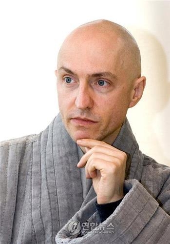 "연예인일 뿐, 석가모니 몰라"…현각 스님, '건물주 논란' 혜민 스님 저격