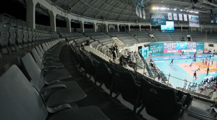 '2020-21시즌 도드람 V리그' 여자부 GS칼텍스와 흥국생명의 경기가 무관중으로 진행되고 있다. 사진=뉴스1