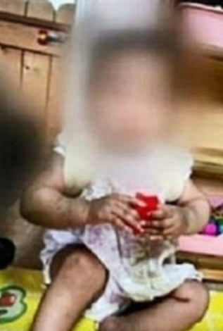 서울 양천구에서 생후 16개월 여아가 사망한 사건과 관련해 아이가 입양가정에 보내진 뒤의 모습. 사진=온라인 커뮤니티 캡처.