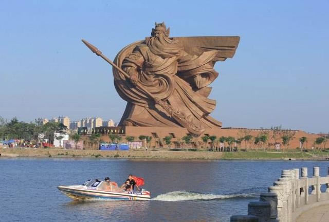 中 높이 57m 초대형 관우상, 결국 이전 결정…운반 방법 고민 중