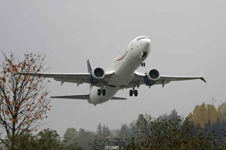 美 당국, 제작결함 보잉 737 운항 재개 허용