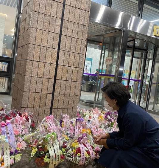 추미애 법무부 장관이 지지자들로부터 받은 꽃바구니 사진을 공개했다. 사진=추미애 법무부 장관 인스타그램 캡처