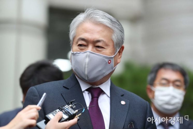 [포토]질문에 답하는 김용익 국민건강보험공단 이사장 