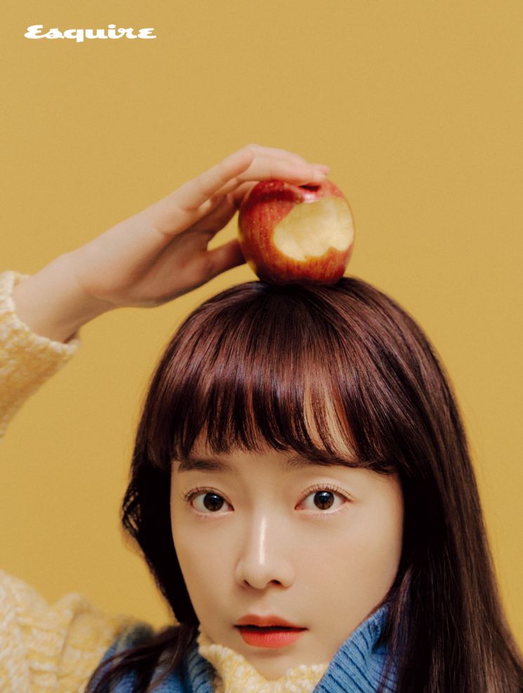 전소민, 한 입 베어 문 사과